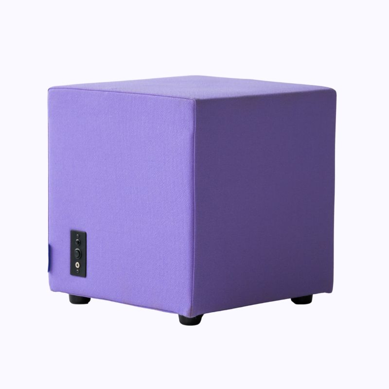 Neurosonic Cube violetti sivusta kuvattuna